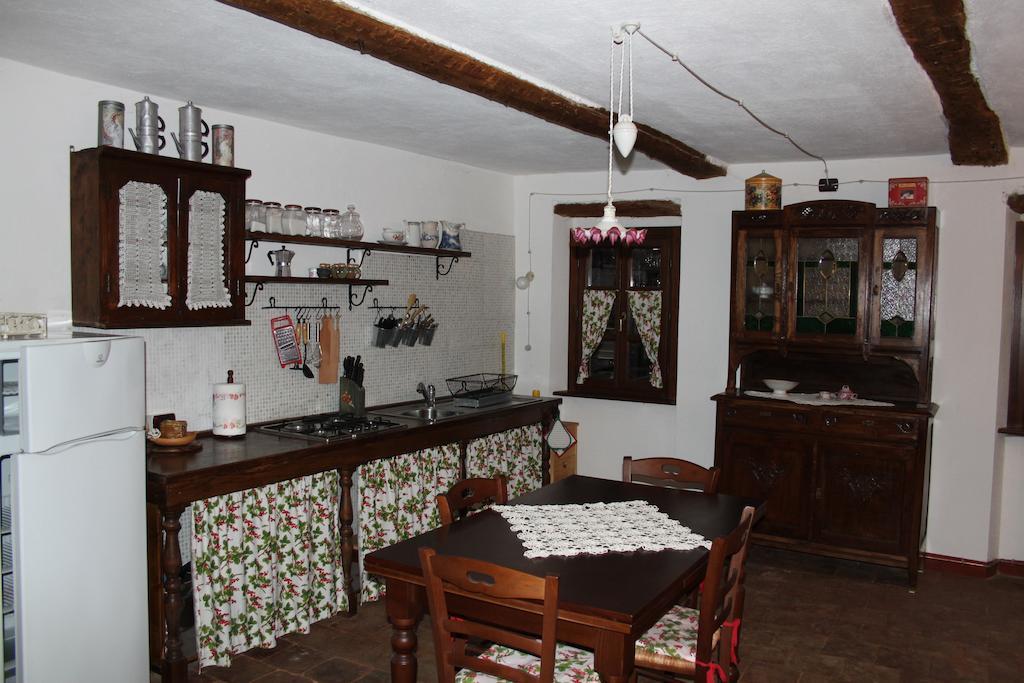 Casa Giuliana Guest House Calosso Стая снимка